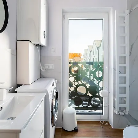 Sikorskiego, Sun & Snow